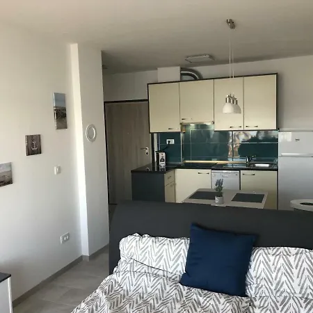 Beach Front - Pasman Apartment