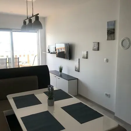 Beach Front - Pasman Apartment *